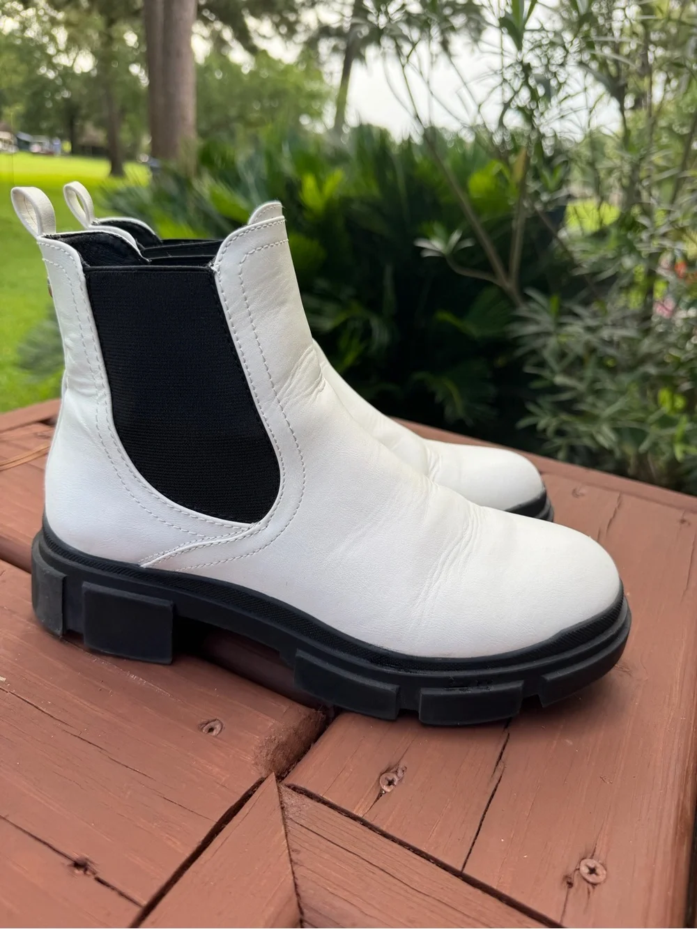 Nine West Abra Chelsea Lug Sole Combat Boots White Black Size 8.5M